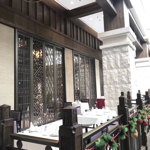 Hochwertiges Projekt zur Anpassung von Edelstahlschirmen für Hotels