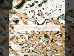 Spiegelpoliertes, chromatisches Edelstahlblech.