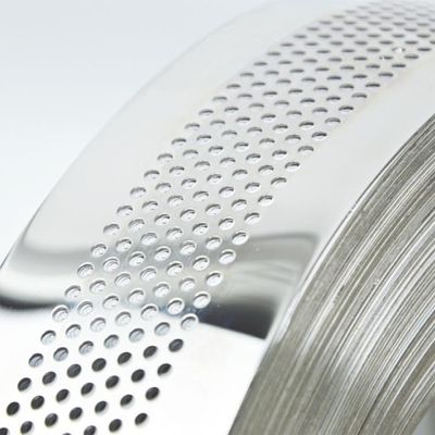 Guter Preis Gelochter Spiegel polierte die Edelstahl-Streifen-Spule JIS 304 Rostschutz Online