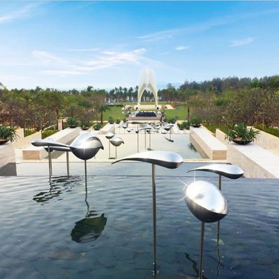 Color Powder Coated Silver Brass 316L Stainless Steel Outdoor Sculpture In Water Fountain