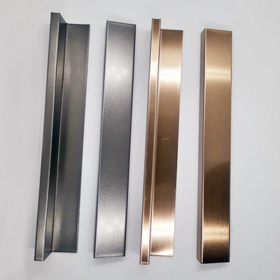 ODM OEM 201 304 Individualisierte Form Edelstahl Trim Strips für Innenraum Außenraum Design Farbige Skirting Board Rand Umwicklung