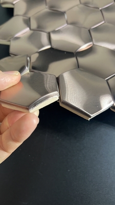 Sus 304 Farbe Edelstahlblech Hexagonal Größe Dicke 0,8mm individuell