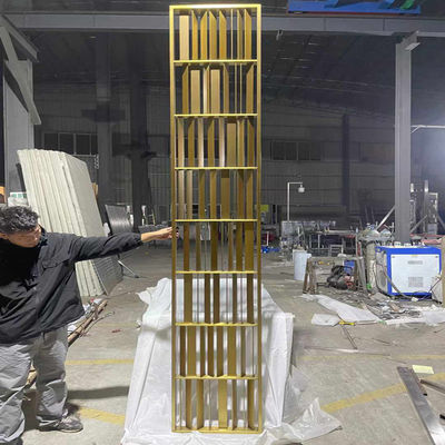 Guter Preis 304 Gold PVD Beschichtung Beliebtes Design Zuhause Innere Hotel Dekorationsraum Trennscheibe Moderne Trennwand Online