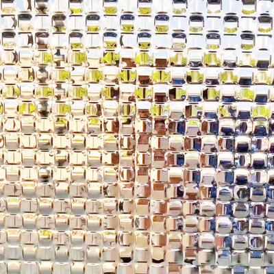 Freigestellte Mosaikfliesen aus Edelstahl für das Projekt Golden Front Desk Mosaik aus Edelstahl
