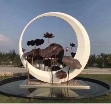 Guter Preis Silber 316L glänzender Spiegel Edelstahl Skulptur für Architekturprojekt Online