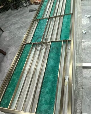 Moderne Laser-Schnitt Edelstahl-Raum-Teiler mit PVD Plattierung Titan und Spiegel 8k Polnisch